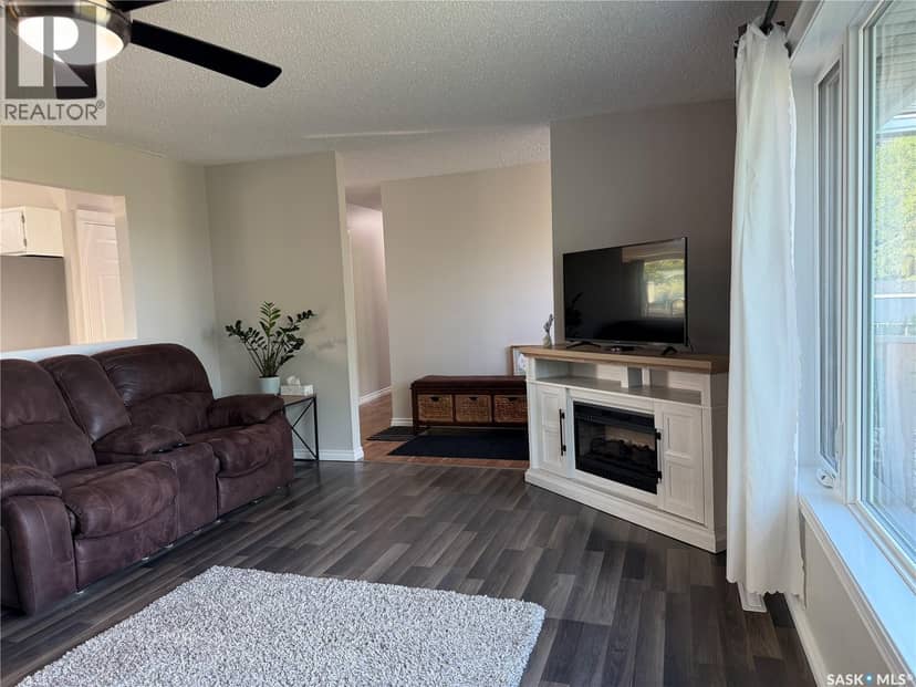 123 Railway AVENUE — photo 10 of 40