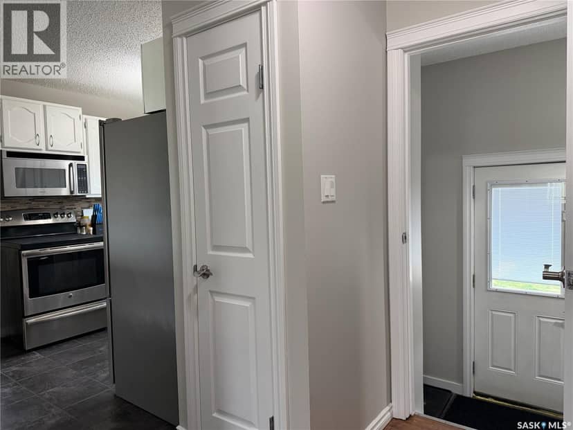 123 Railway AVENUE — photo 24 of 40