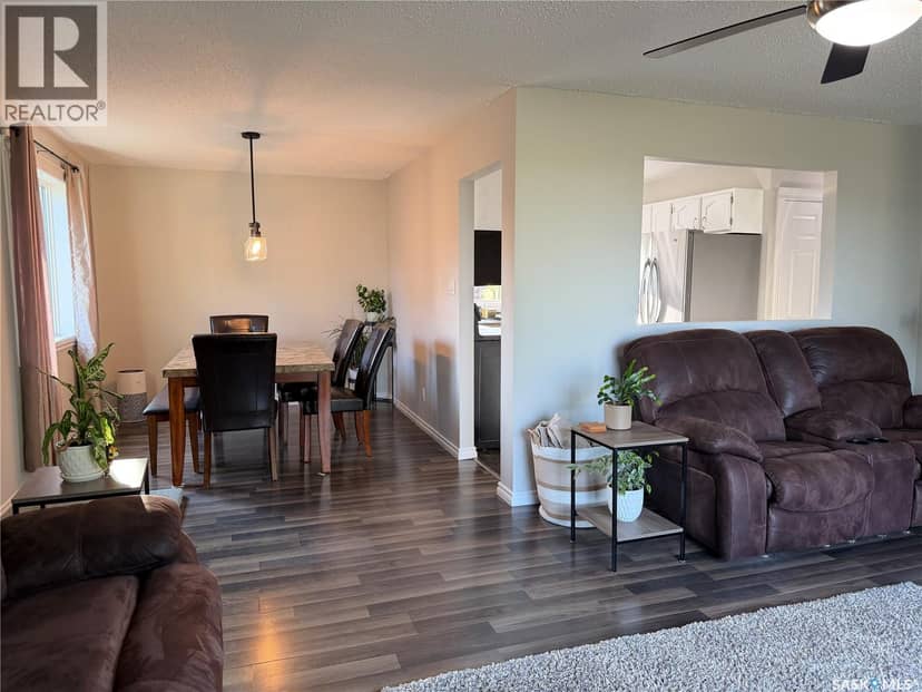 123 Railway AVENUE — photo 8 of 40