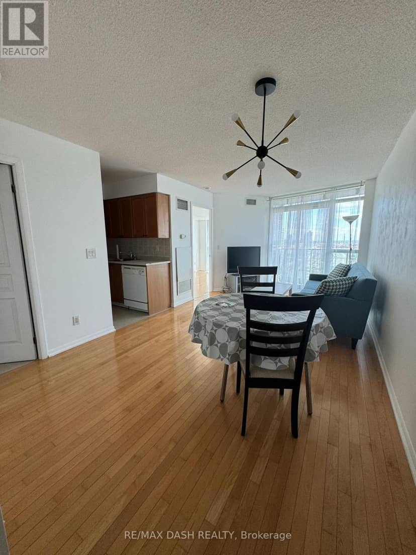 2809 - 18 Yonge Street — photo 4 of 13