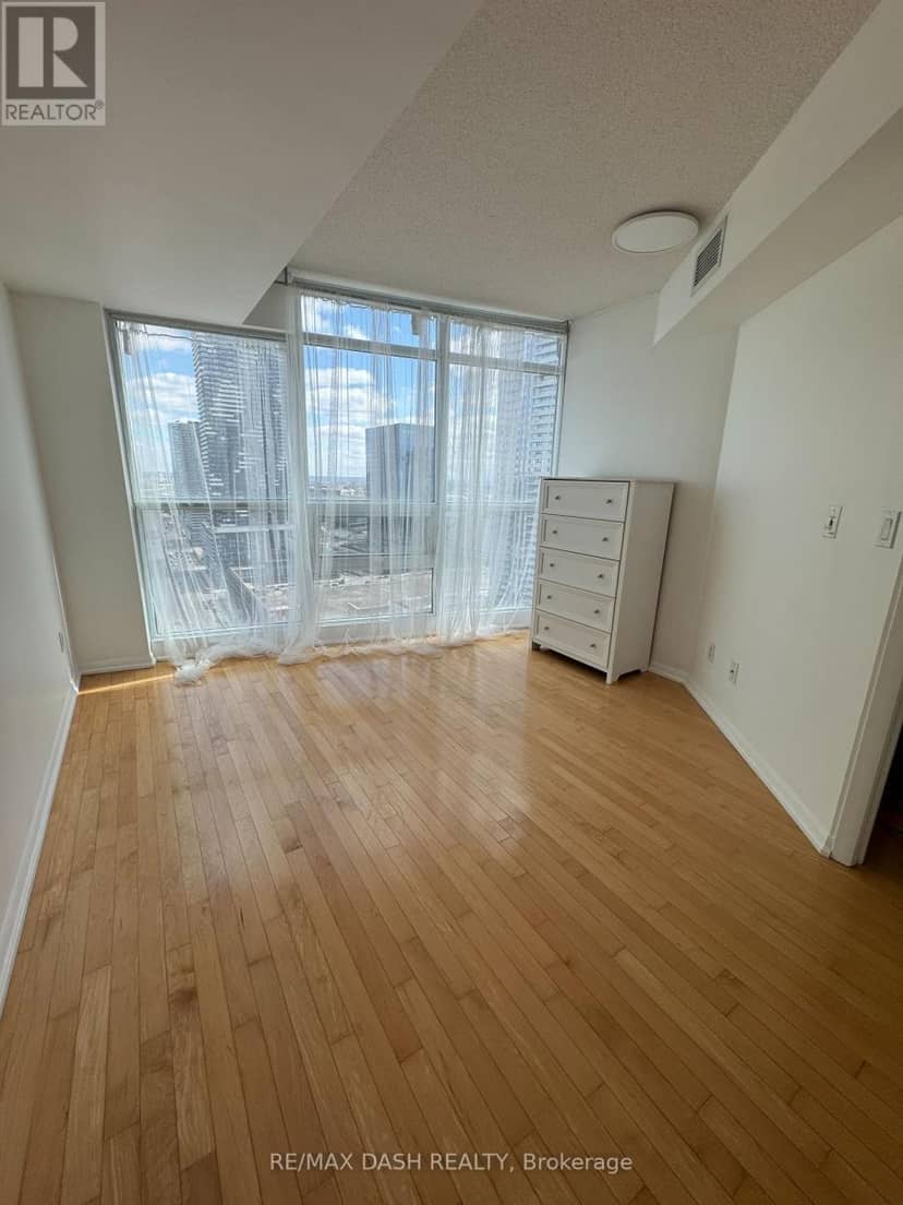 2809 - 18 Yonge Street — photo 6 of 13