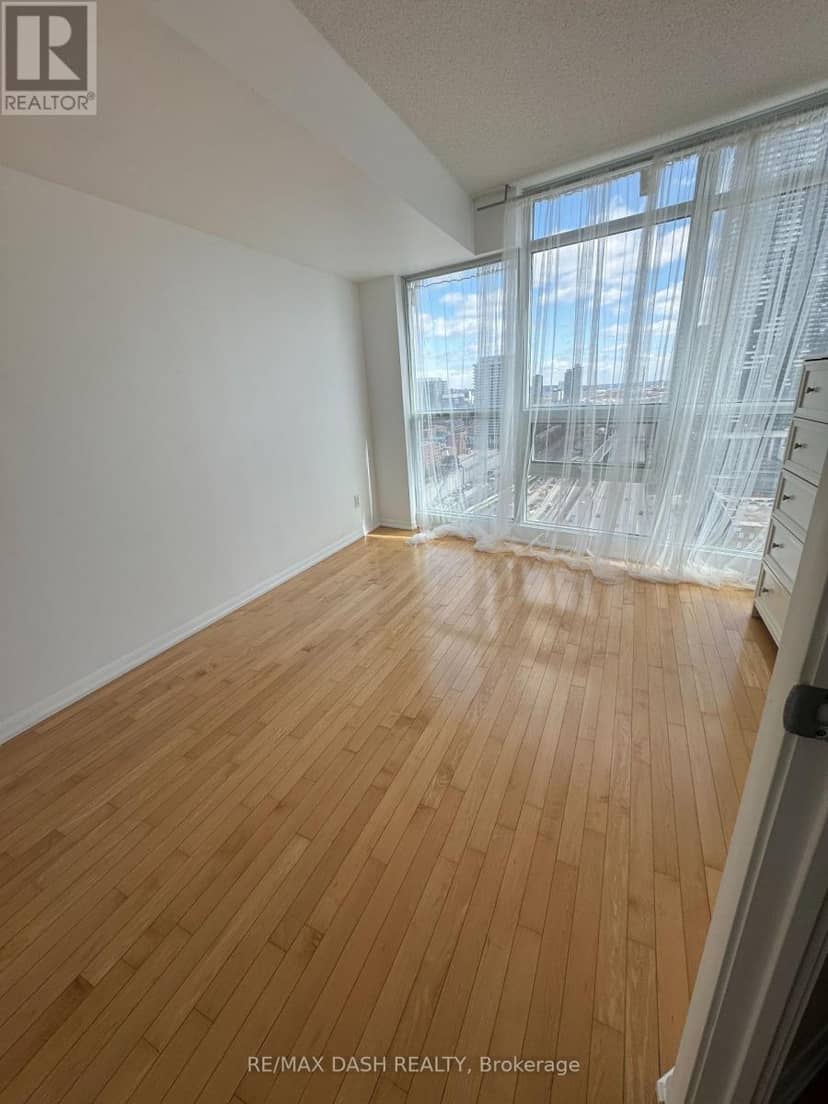 2809 - 18 Yonge Street — photo 7 of 13