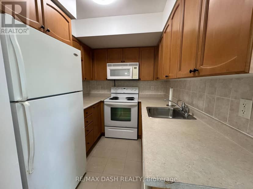 2809 - 18 Yonge Street — photo 8 of 13