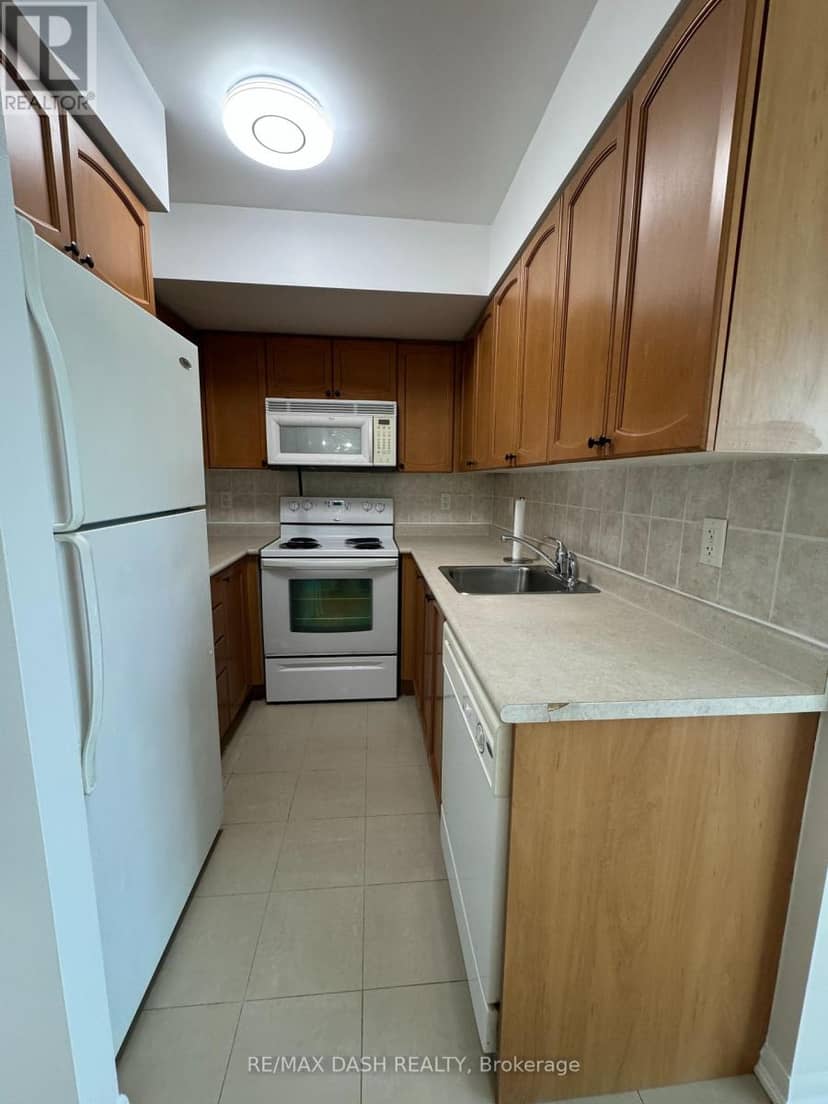 2809 - 18 Yonge Street — photo 9 of 13
