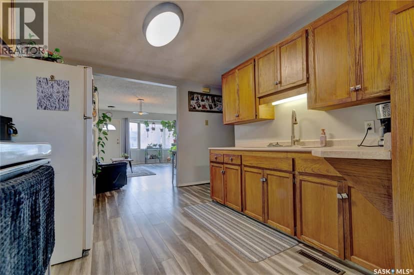 1230 Dewdney AVENUE E — photo 30 of 32