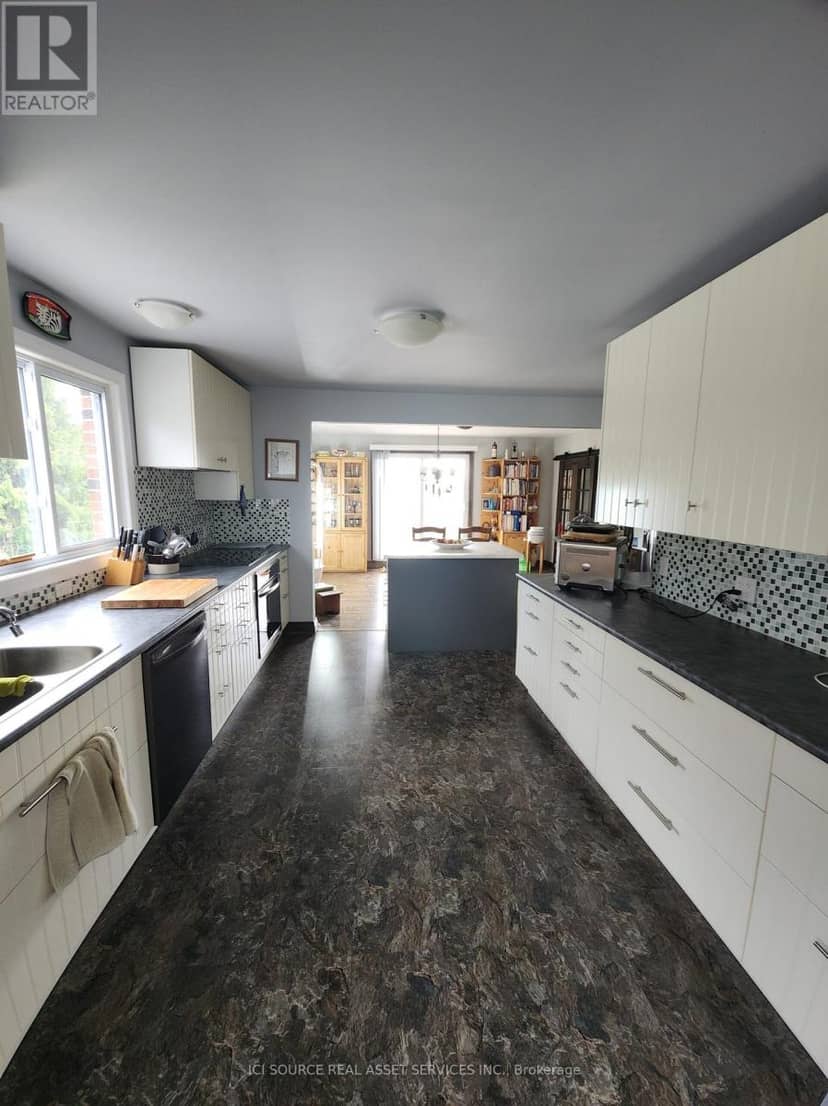 136 Hollowview Road — photo 13 of 40