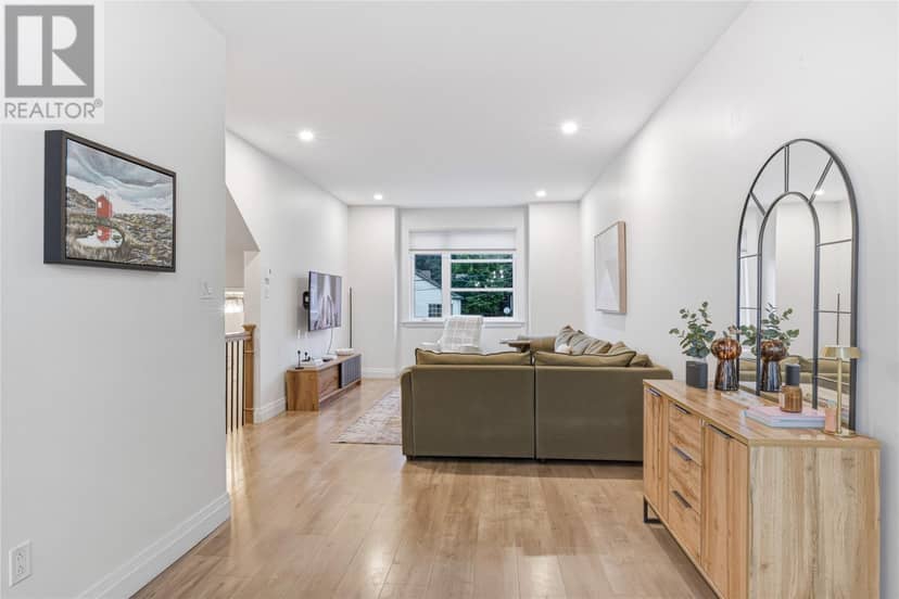 72 Bennett Avenue — photo 11 of 40