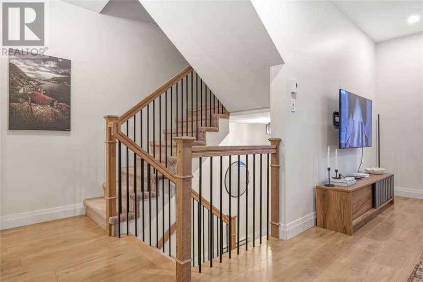 72 Bennett Avenue — photo 4 of 40