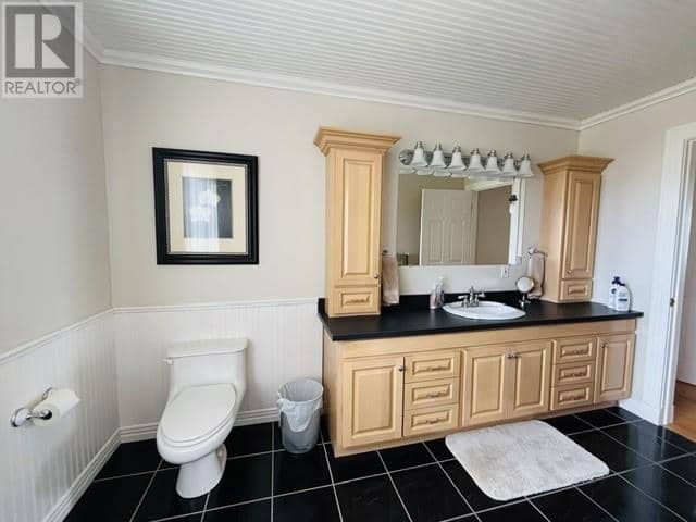 9 Seaview Crescent — photo 33 of 40