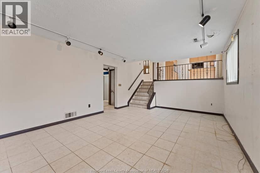 5860 Ninth STREET — photo 23 of 40