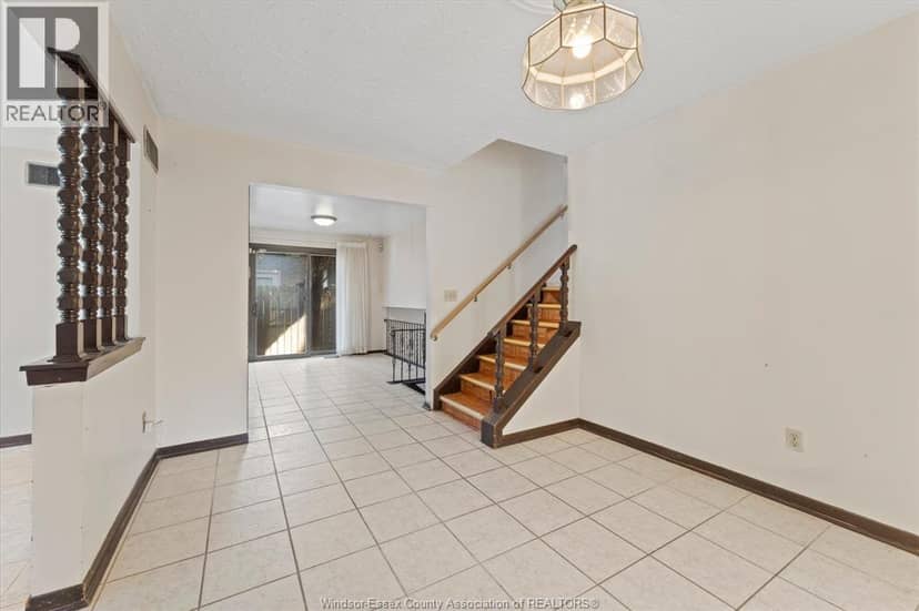 5860 Ninth STREET — photo 7 of 40