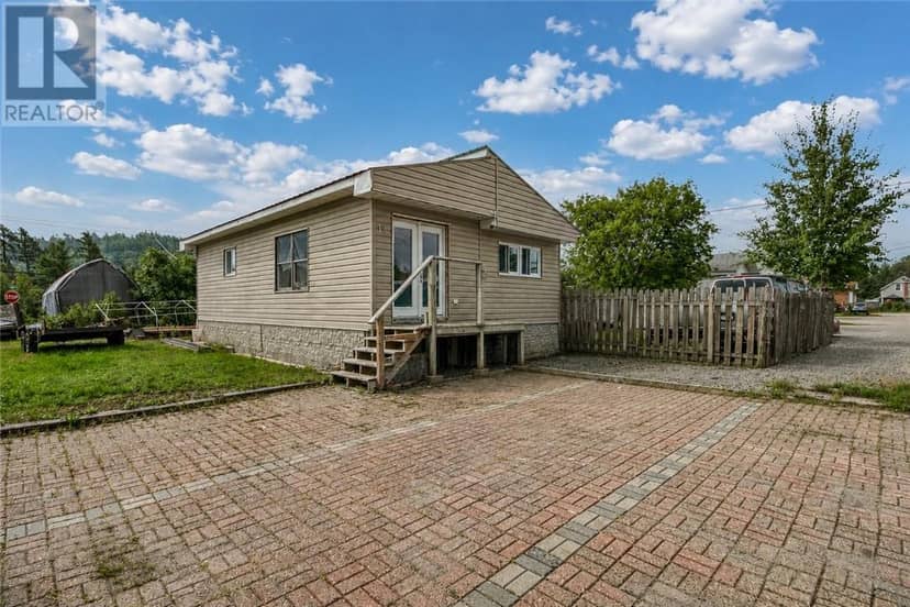 19 Center Street, Levack