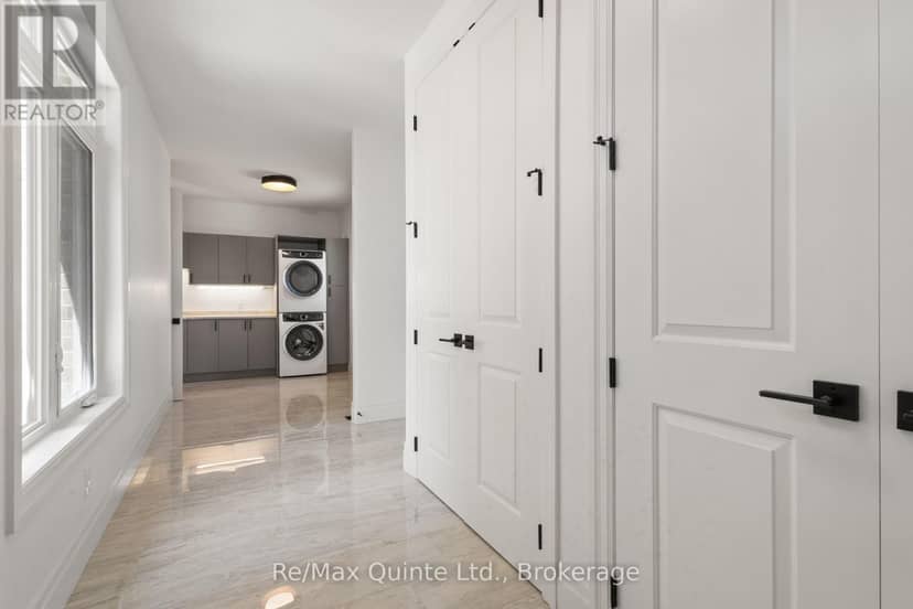 125 Villeneuve Drive — photo 38 of 40