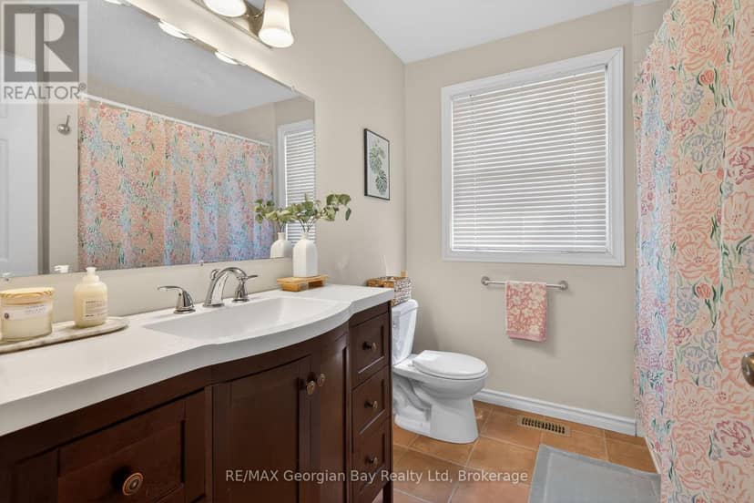 1060 Harbourview Drive — photo 10 of 35