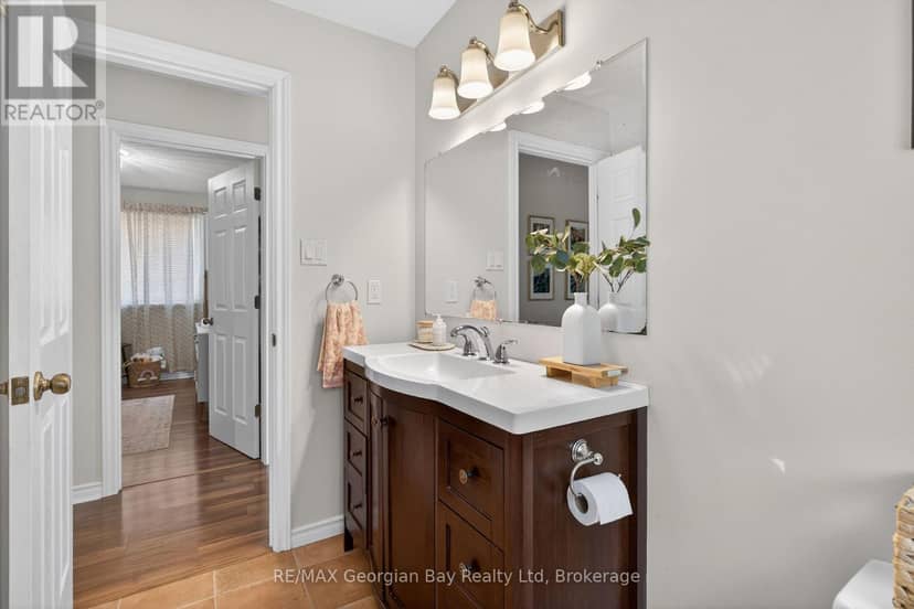 1060 Harbourview Drive — photo 11 of 35