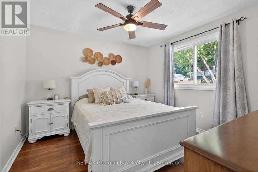 1060 Harbourview Drive — photo 14 of 35