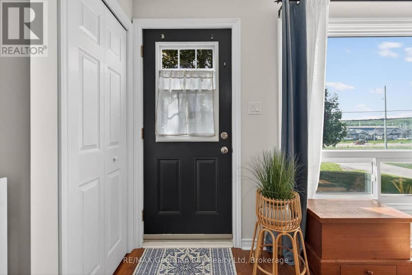 1060 Harbourview Drive — photo 2 of 35
