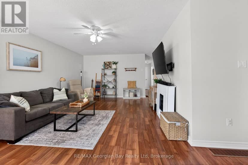 1060 Harbourview Drive — photo 4 of 35