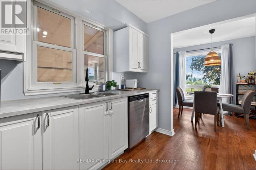 1060 Harbourview Drive — photo 5 of 35