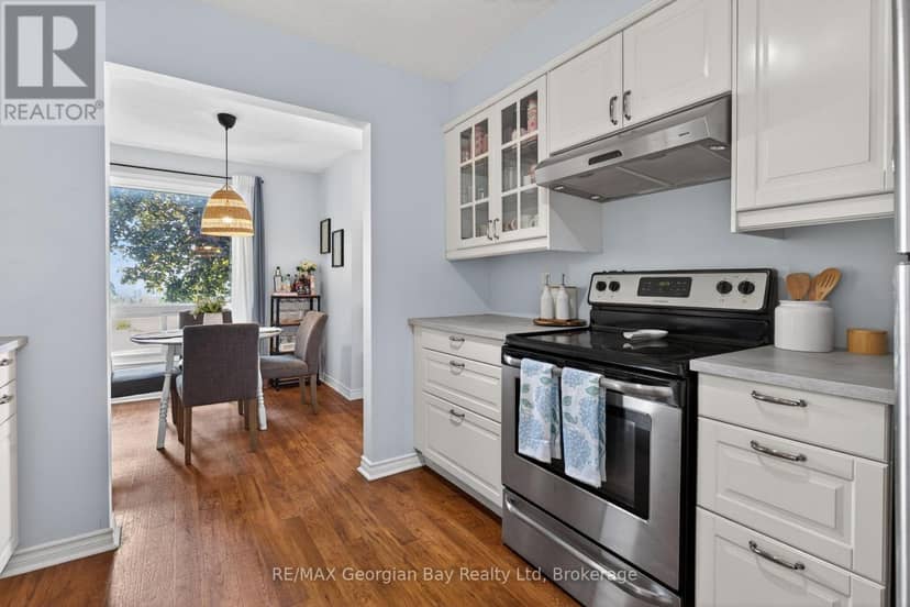 1060 Harbourview Drive — photo 6 of 35