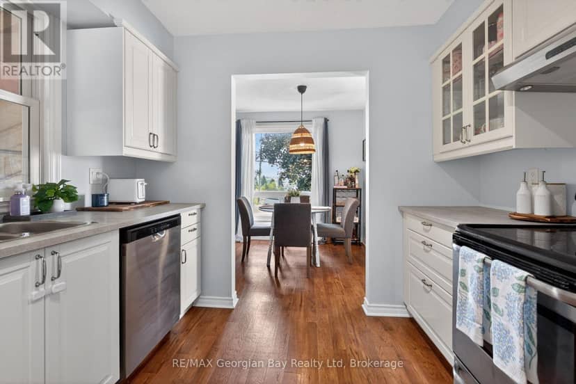 1060 Harbourview Drive — photo 7 of 35