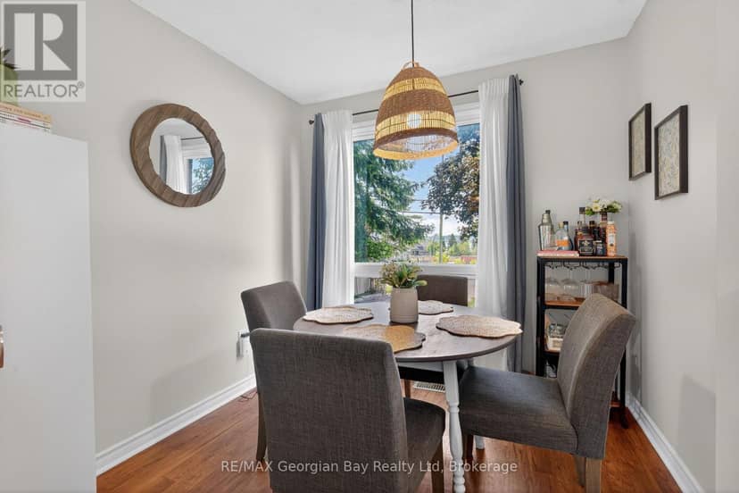 1060 Harbourview Drive — photo 8 of 35
