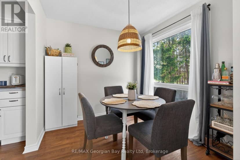 1060 Harbourview Drive — photo 9 of 35