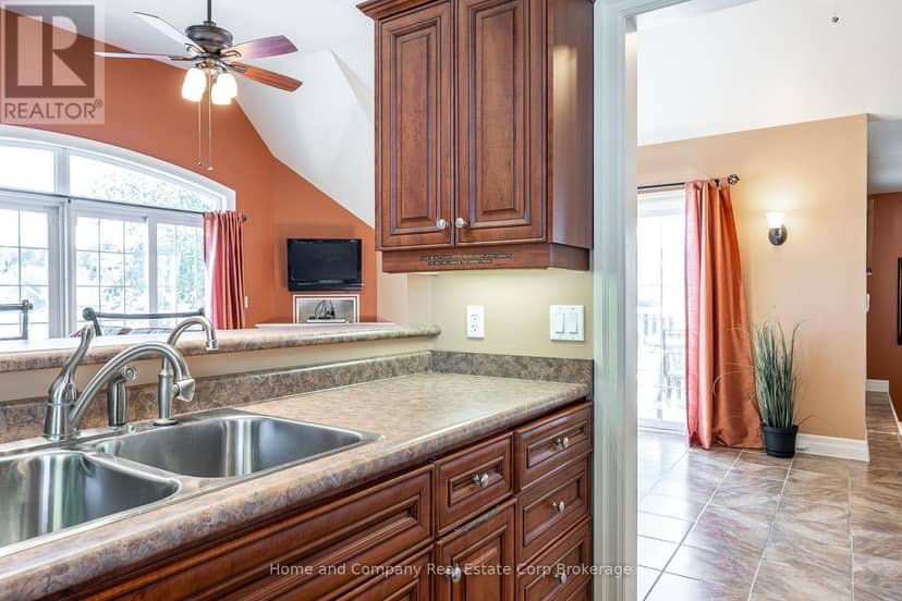 35 Thomas Street — photo 11 of 36