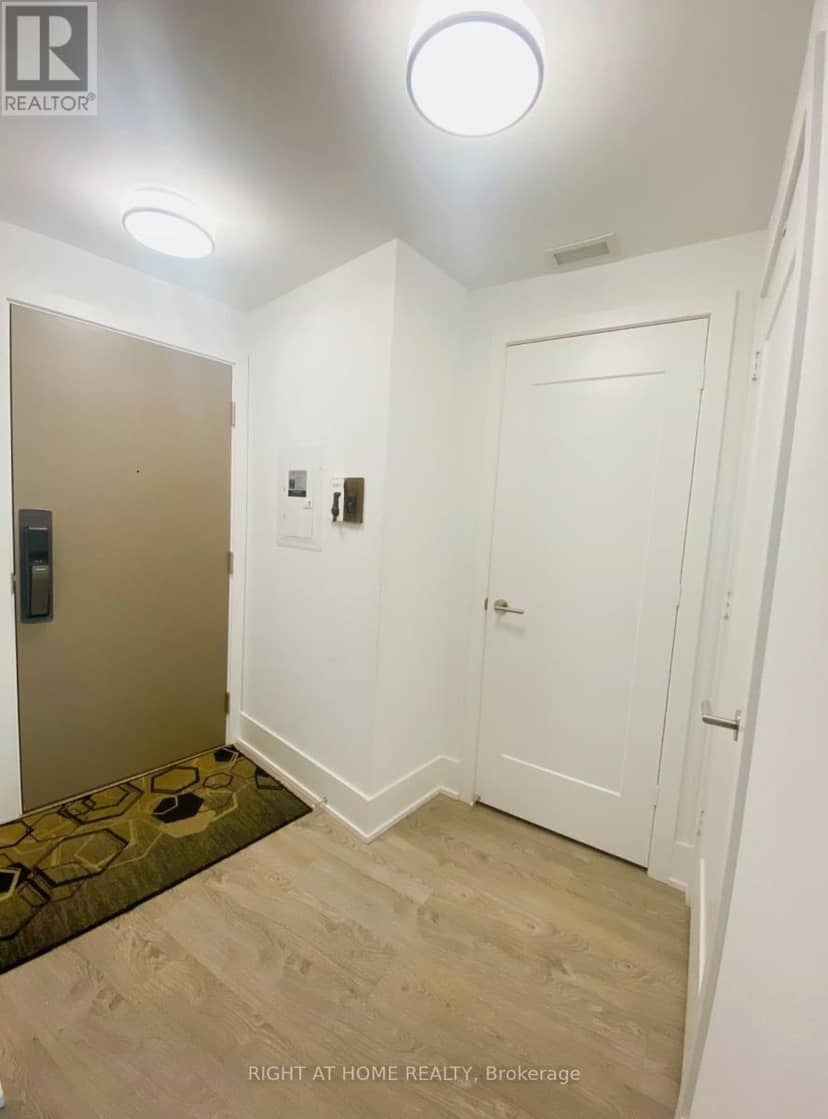 3213 - 10 York Street — photo 10 of 37
