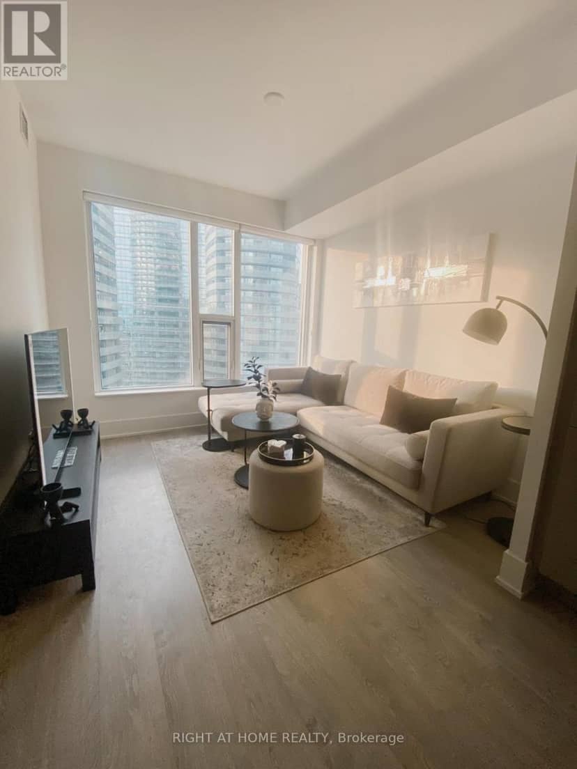 3213 - 10 York Street — photo 16 of 37