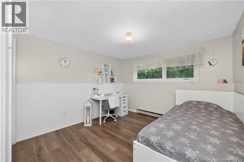 81 Queensway Drive — photo 33 of 40