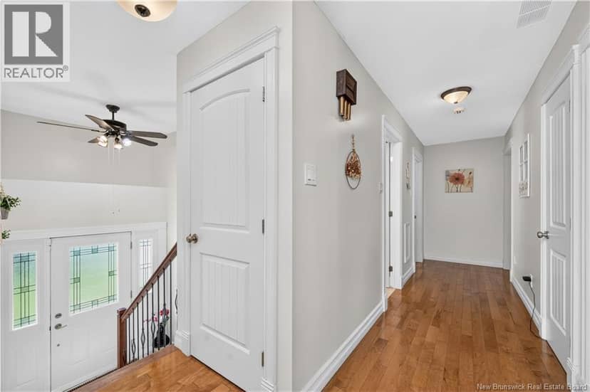 81 Queensway Drive — photo 14 of 40