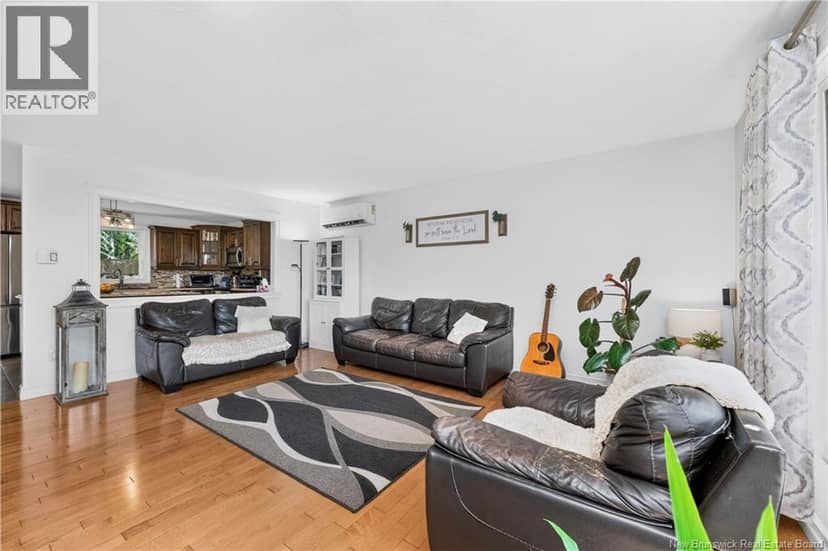 81 Queensway Drive — photo 4 of 40