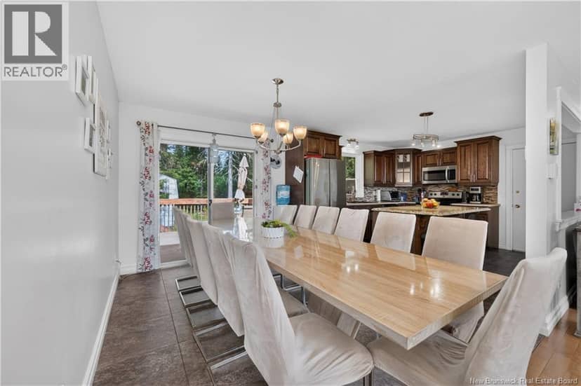 81 Queensway Drive — photo 7 of 40