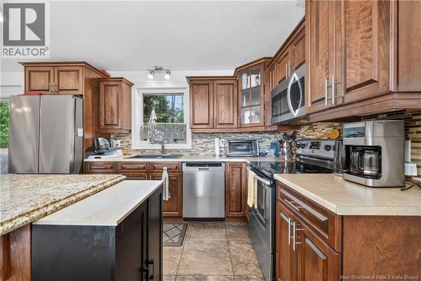 81 Queensway Drive — photo 9 of 40