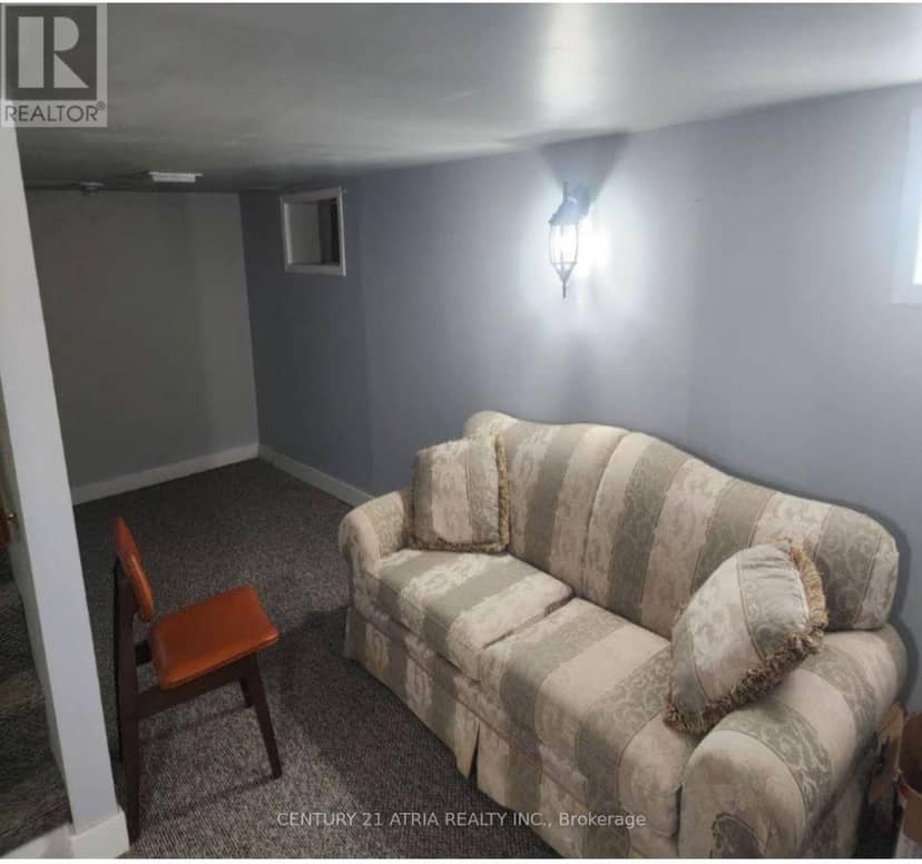 64 Toronto Avenue — photo 10 of 11