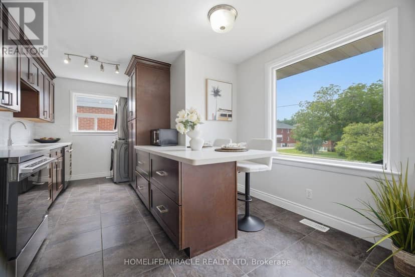 199 Allen Street E — photo 11 of 40