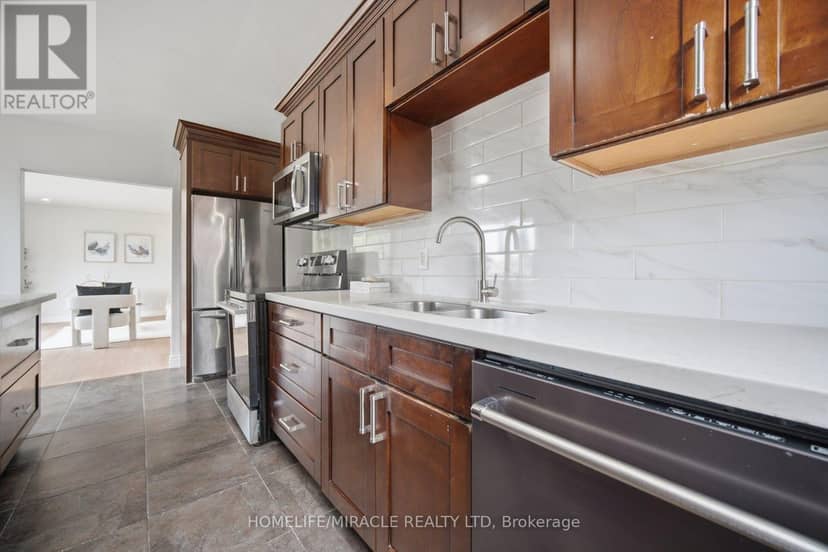 199 Allen Street E — photo 14 of 40