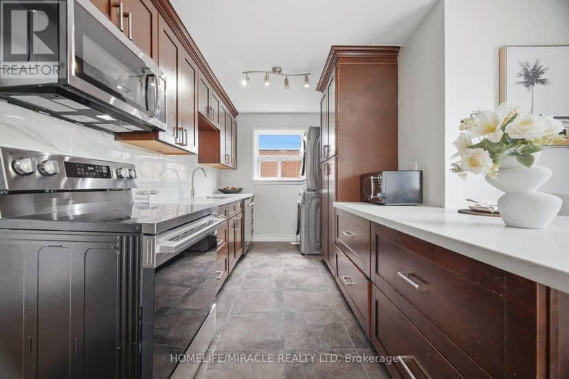 199 Allen Street E — photo 16 of 40