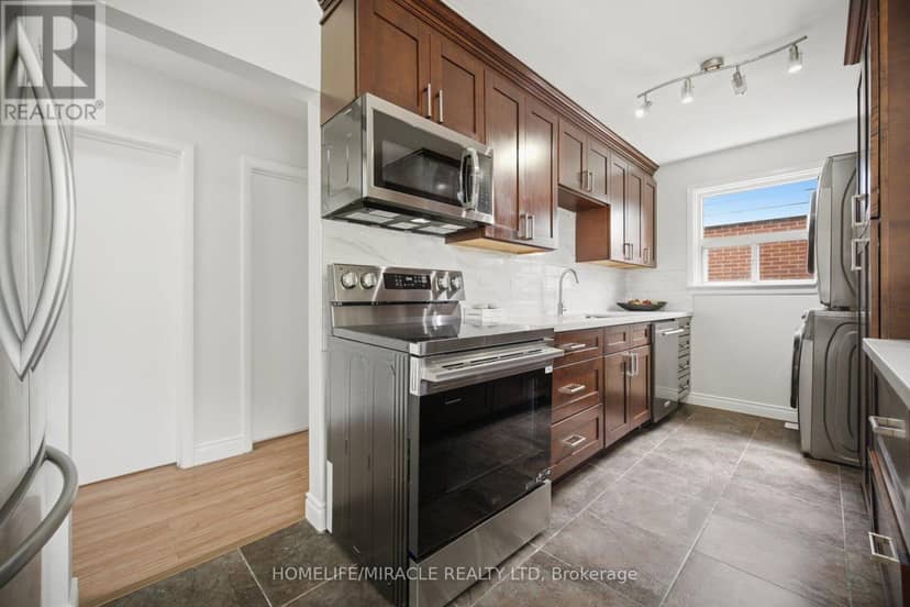 199 Allen Street E — photo 17 of 40