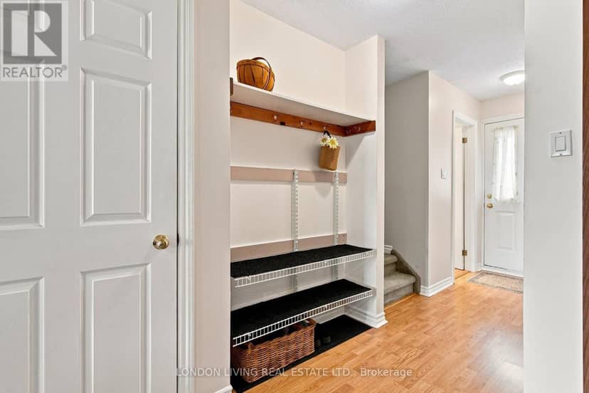 193 Deveron Crescent — photo 11 of 40