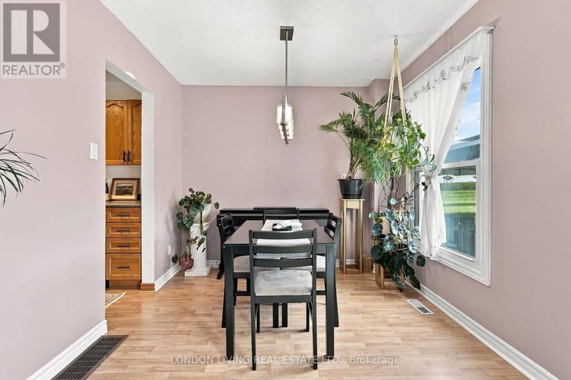 193 Deveron Crescent — photo 17 of 40