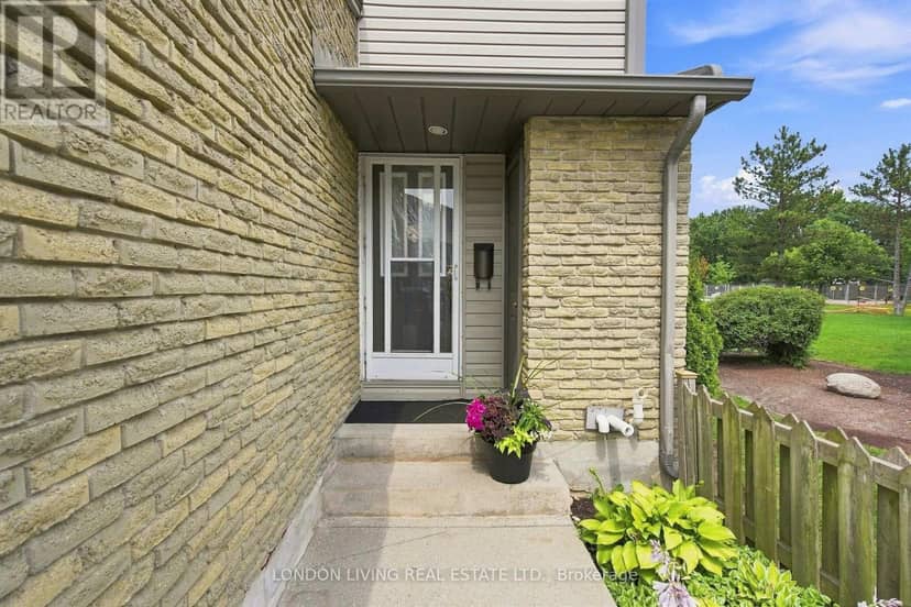 193 Deveron Crescent — photo 8 of 40