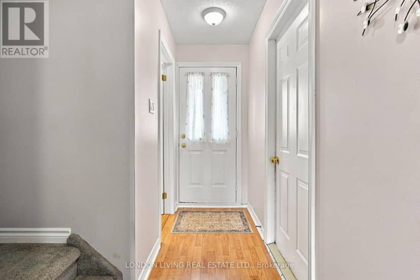 193 Deveron Crescent — photo 9 of 40