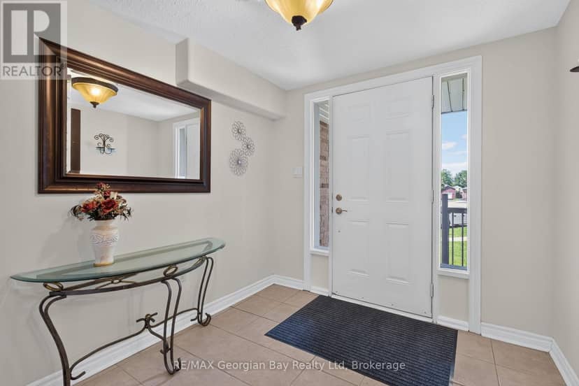 423 Irwin Street — photo 3 of 34