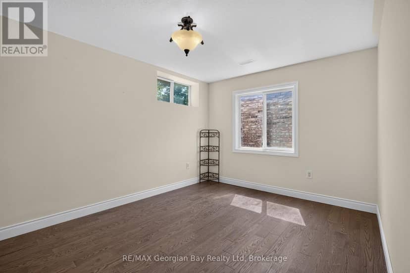 423 Irwin Street — photo 7 of 34