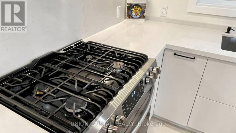 944 Dundas Street E — photo 17 of 39