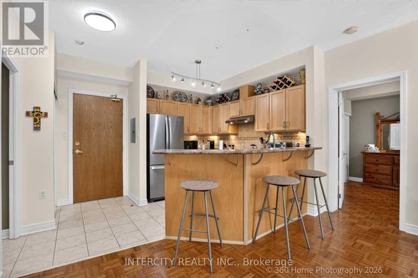 304 - 245 Pine Grove Road, Vaughan, photo 4