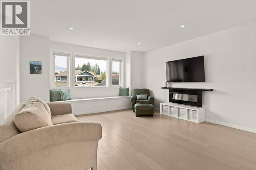 1791 22 Street NE, Salmon Arm, photo 4