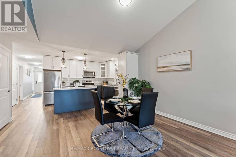 70 Ivy Crescent — photo 10 of 34